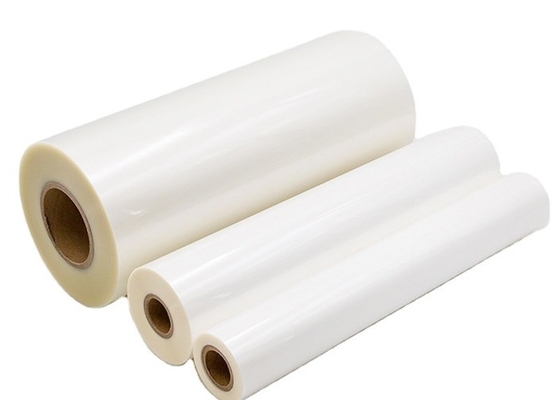 Good price PET Wet Lamination Film แพคเกจกระจ่างกระจ่าง ป้องกันรีไซเคิล 4000m 27mic ออนไลน์